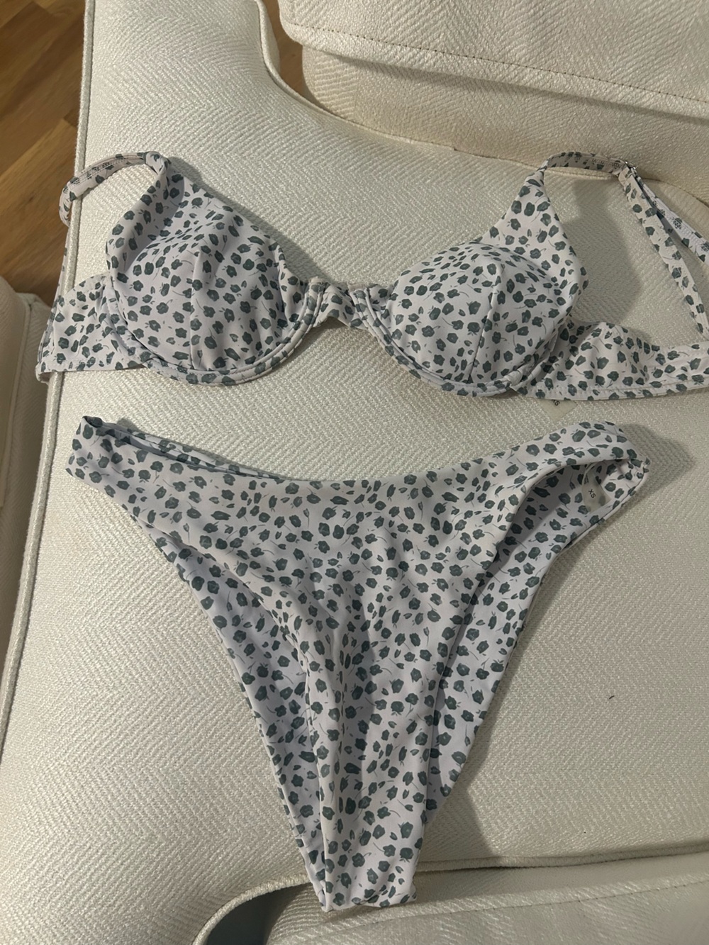 Shein Underwire Bikini set - white and sage green